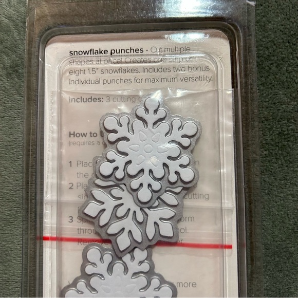 Lifestyle Crafts/Quickutz 3 pcs SNOWFLAKE punches - Picture 6 of 6